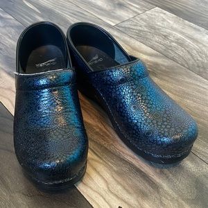 Blue Dansko Clogs sz 39